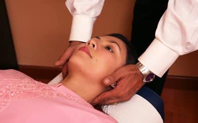 Chiropractic treatment for head and shoulder