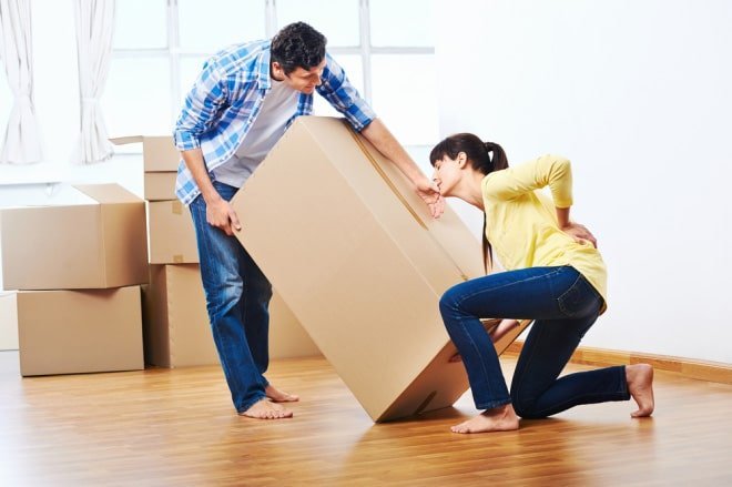 women improperly lifting and hurting back 