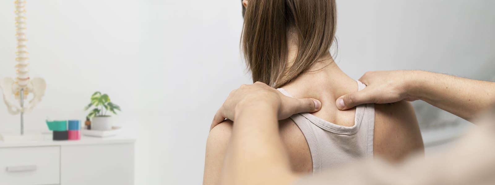Chiropractor in Sri Hartamas performing gentle upper back and neck assessment